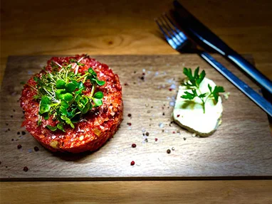 Zartes Beef Tartare in der 95Tage Buschenschank in Hörsching