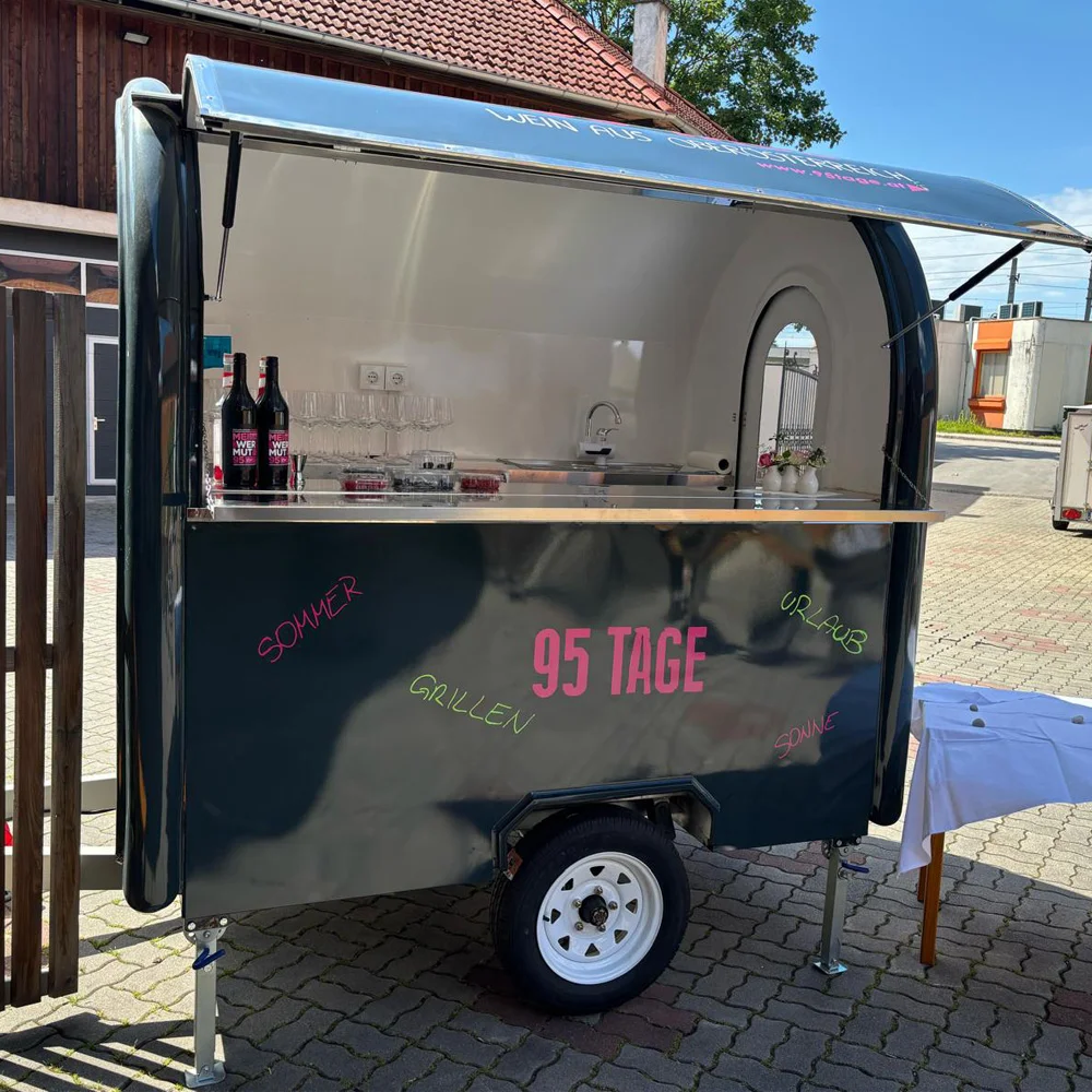 Mobiler Barwagen von 95 Tage bei Outdoor-Event in Oberösterreich