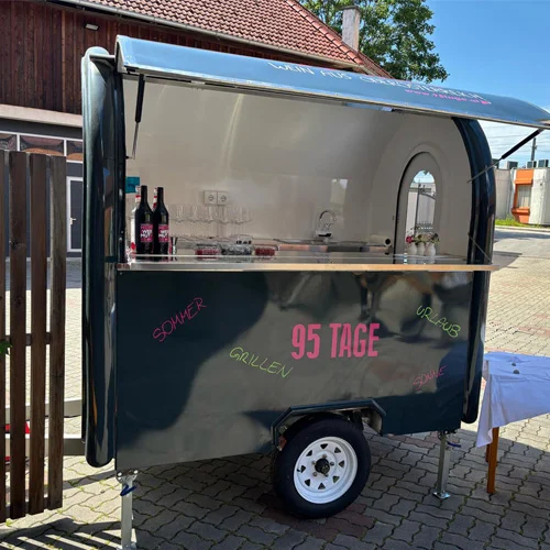 Mobiler Barwagen von 95 Tage bei Outdoor-Event in Oberösterreich