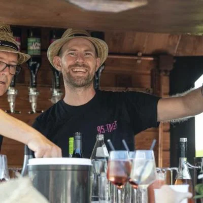 ;it dem mobilen Baranhänger bringen wir die Cocktailbar zu deiner Feier